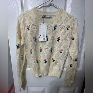 BNWT Zara Cream Sweater with Floral Appliqué Size Small